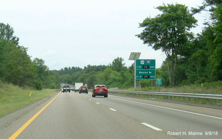 Image of activated real time traffic sign on I-495 South in Raynham