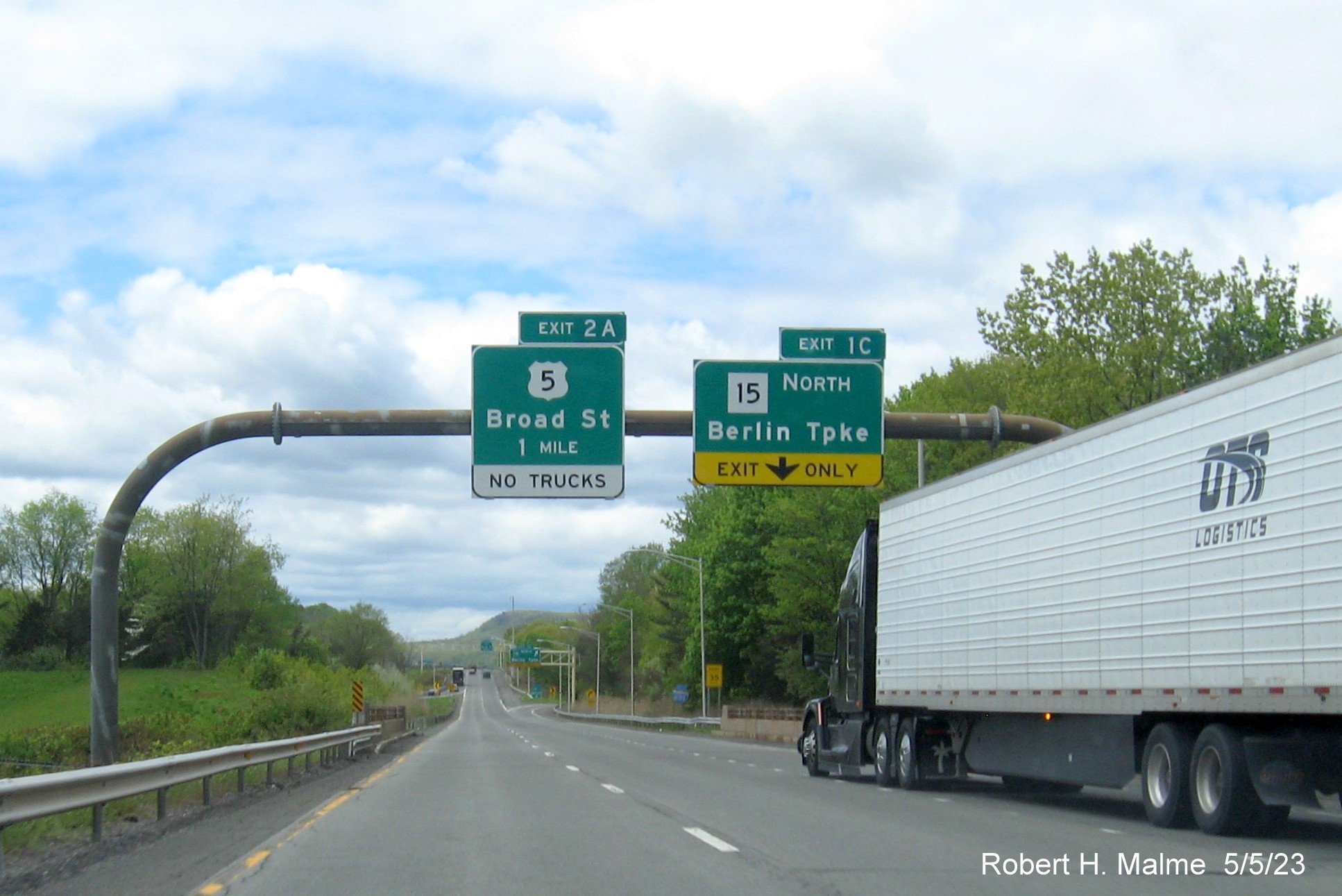Image of overhead signage at ramp for CT 15 North exit with new milepost based exit number on I-691 West in Meriden CT, May 2023
