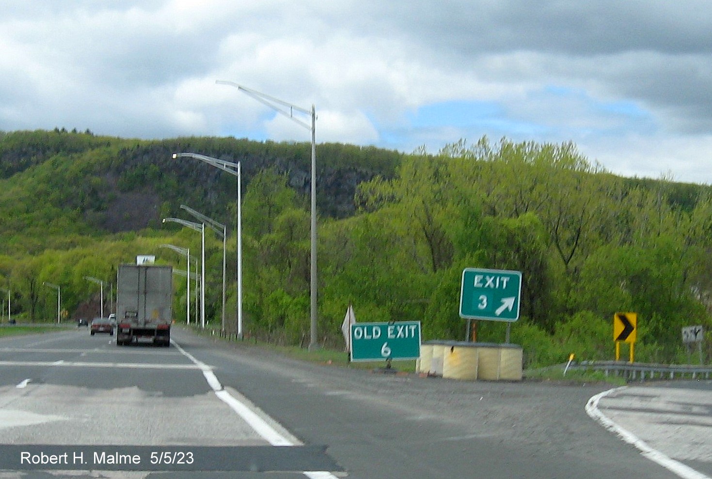 Image of gore sign for Lewis Avenue exit with new milepost based exit number and Old Exit 6 sign to the left on I-691 West in Meriden CT, May 2023
