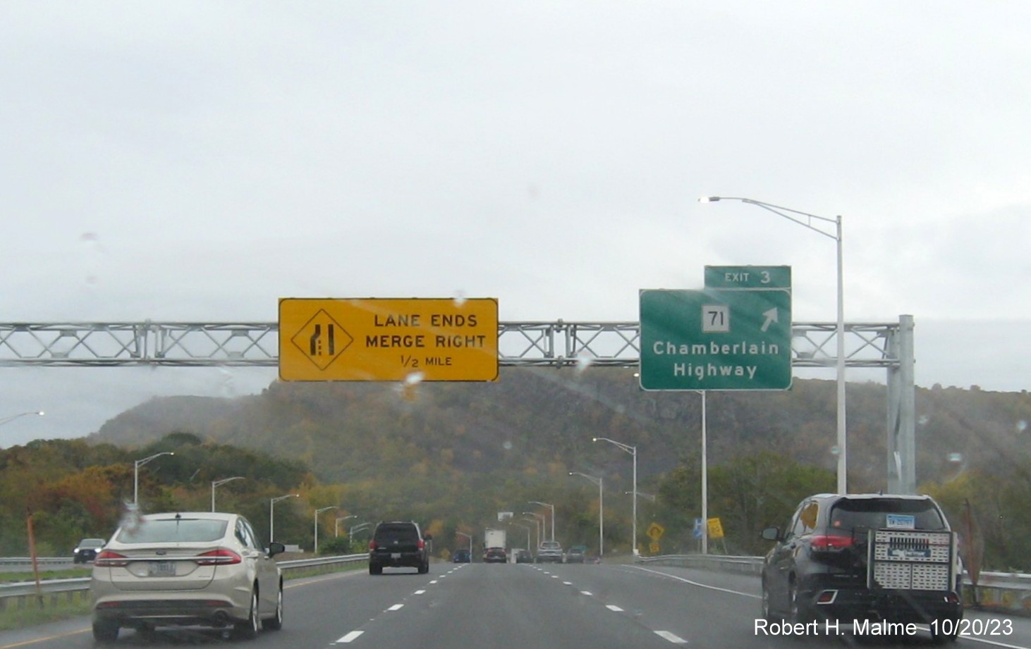 Image of new overhead ramp sign for the CT 71 exit with new milepost based exit number 
         on I-691 West in Meriden, October 2023