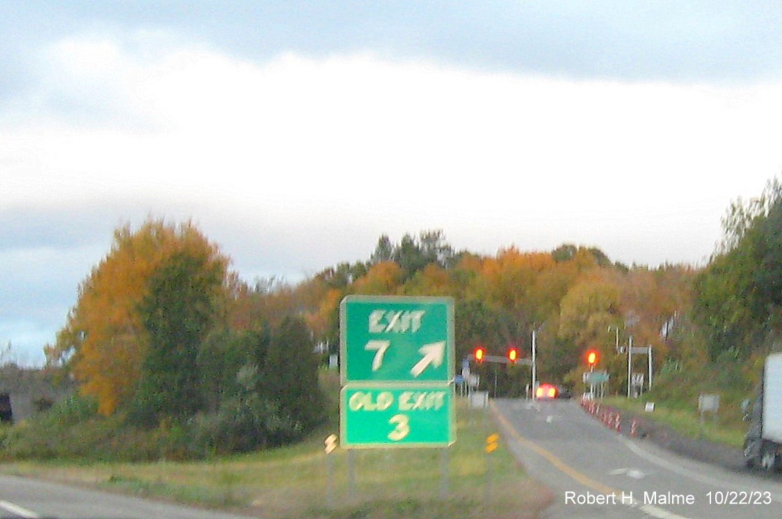Image of new gore sign for CT 10 exit with new milepost exit number and Old Exit 3 sign below on I-691 East in Cheshire, October 2023