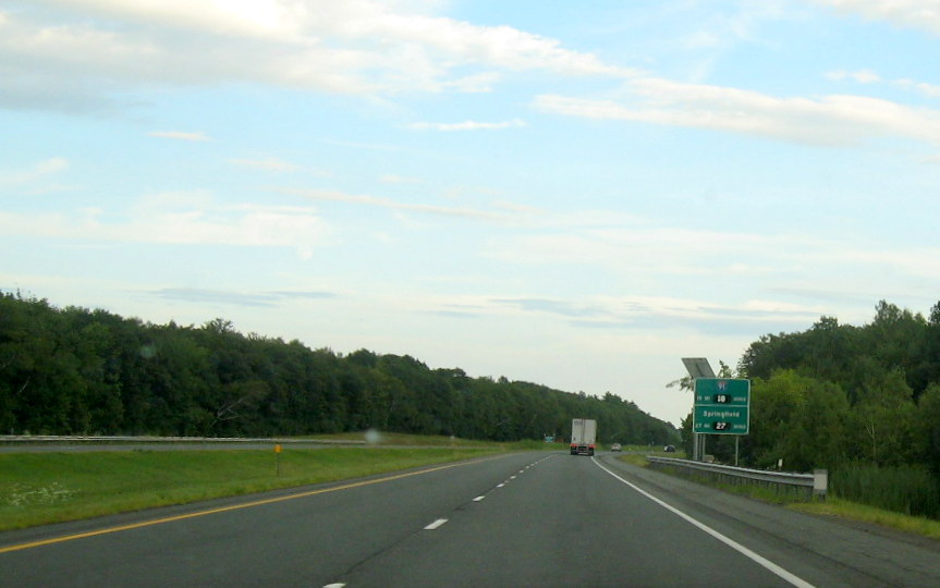 Image of activated real time traffic sign on I-90 East in Blandford