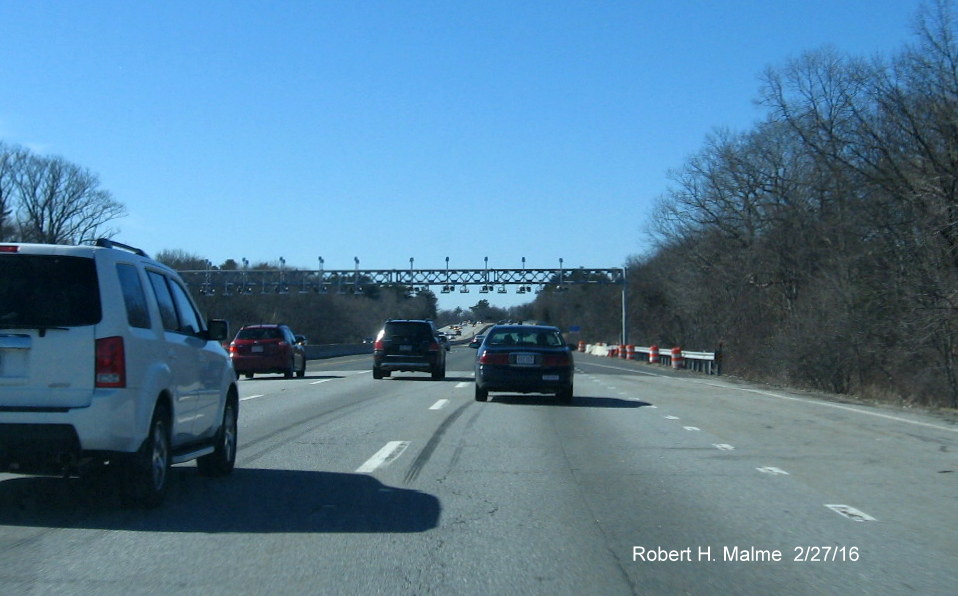 Image of electronic toll gantry put across I-90/Mass Pike in Weston in Nov. 2015