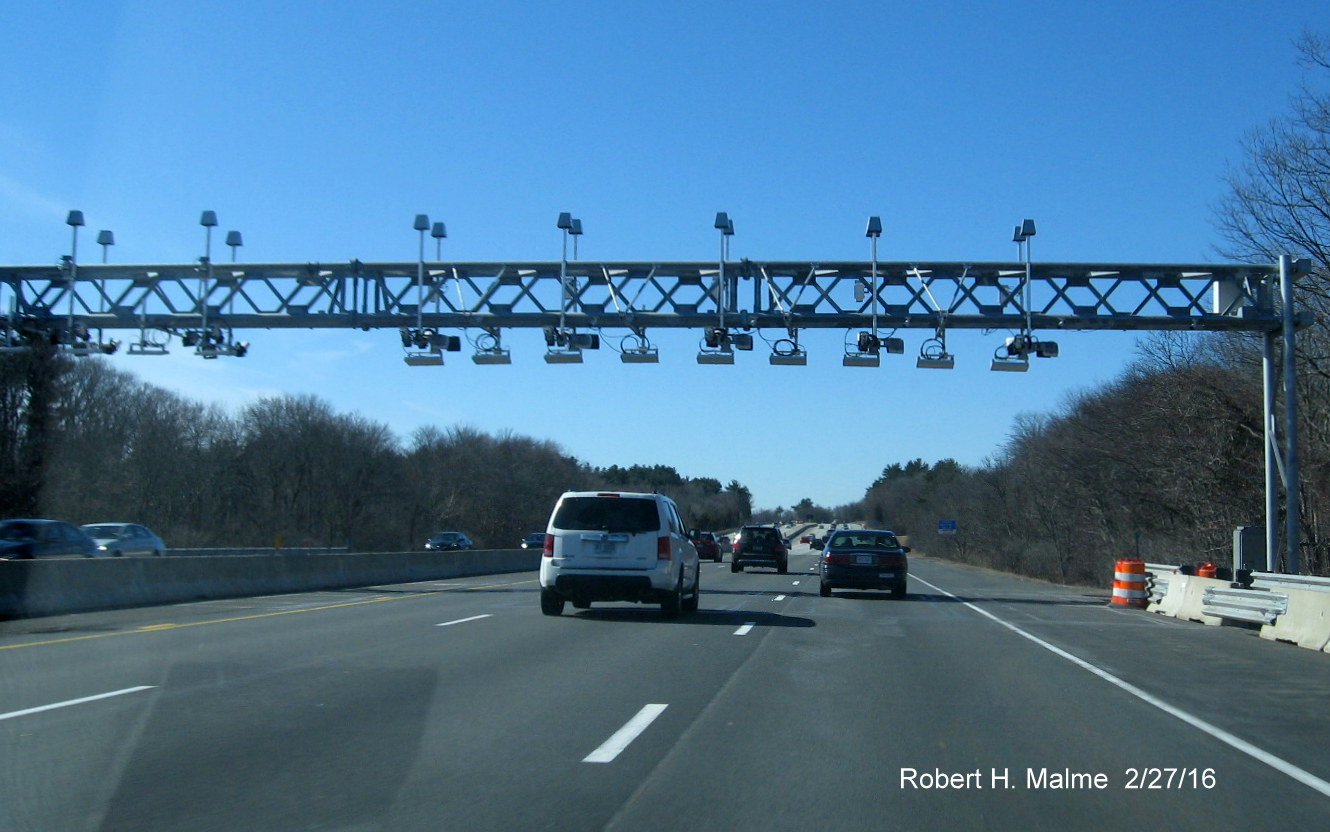 Image of Electronic Toll gantry above westbound lanes of I-90/Mass Pike in Weston