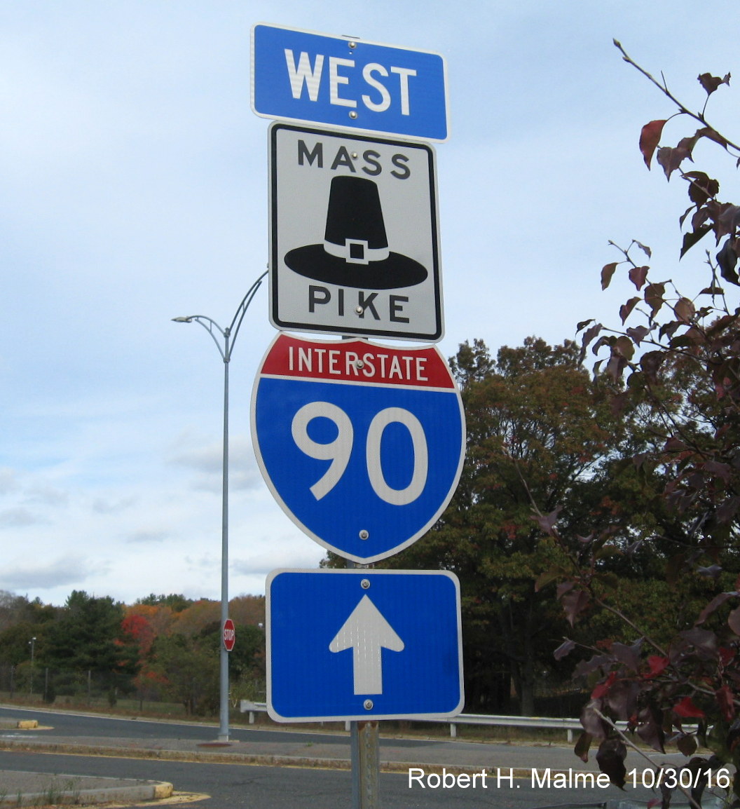 Image of Mass Pike/I-90 Trailblazer on ramp between Pike and MA 30 in Weston