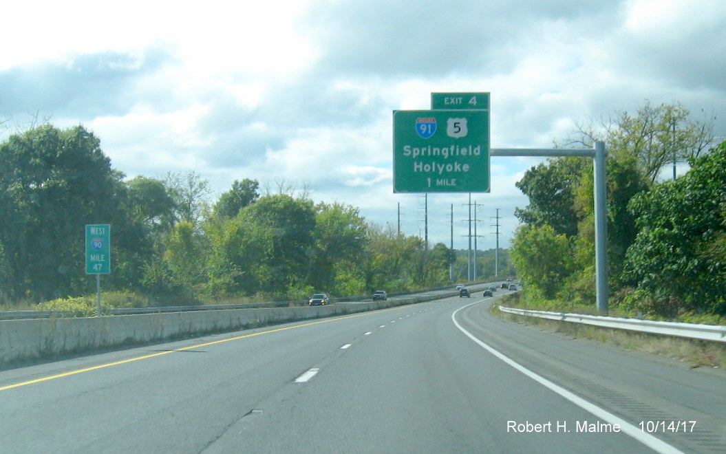 Image of newly installed 1-Mile Advance sign for I-91/US 5 exit on I-90/Mass Pike West in Chicopee