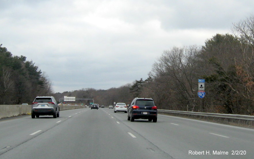 Image of existing West I-90/Mass Pike reassurance marker following I-95 exit in Weston awaiting replacement in Jan. 2020