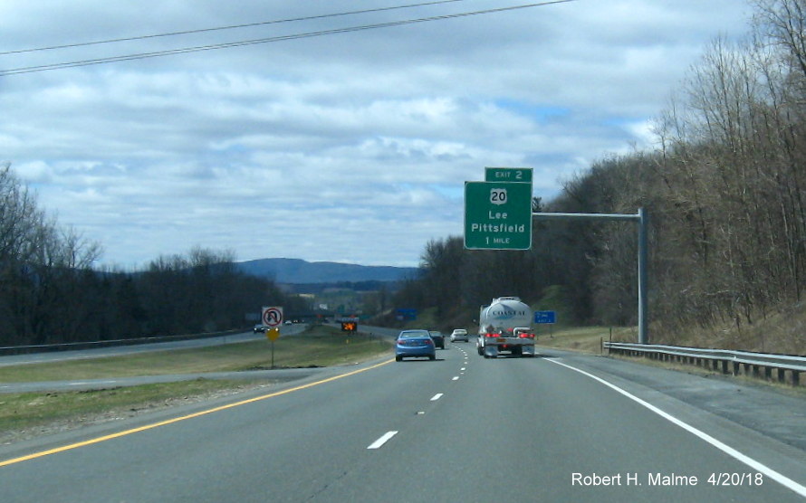 Image of overhead sign put up in 2017 for 1-mile advance for US 20 exit on I-90/Mass Pike in Lee