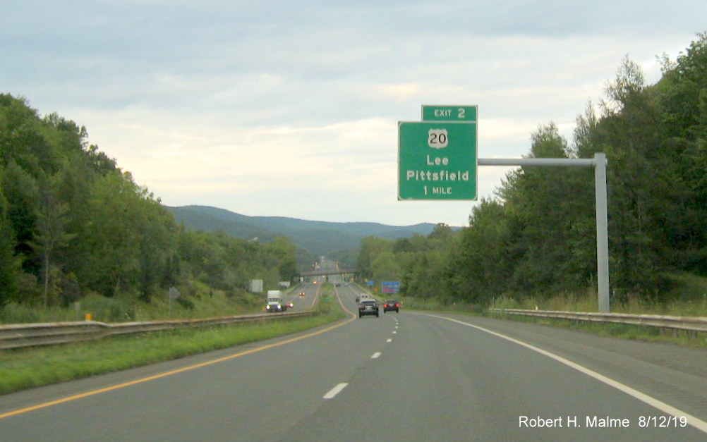 Image of recently placed 1 mile advance overhead sign for US 20 exit on I-90/Mass Pike in Lee in Aug. 2019
