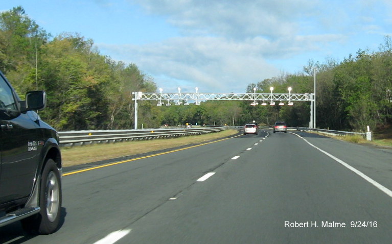 Image of new overhead gantry for electronic tolls over I-90/Mass Pike in Palmer