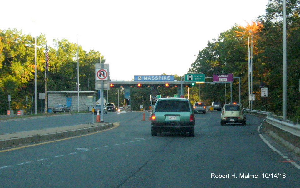 Image of soon to be demolished Mass Pike toll plaza for MA 21 exit in Ludlow