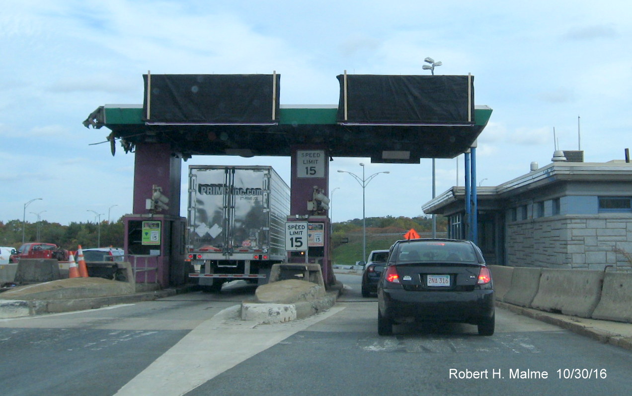 Image of remaining toll booths at Weston toll plaza for ramp to I-95/128 from I-90/Mass Pike West