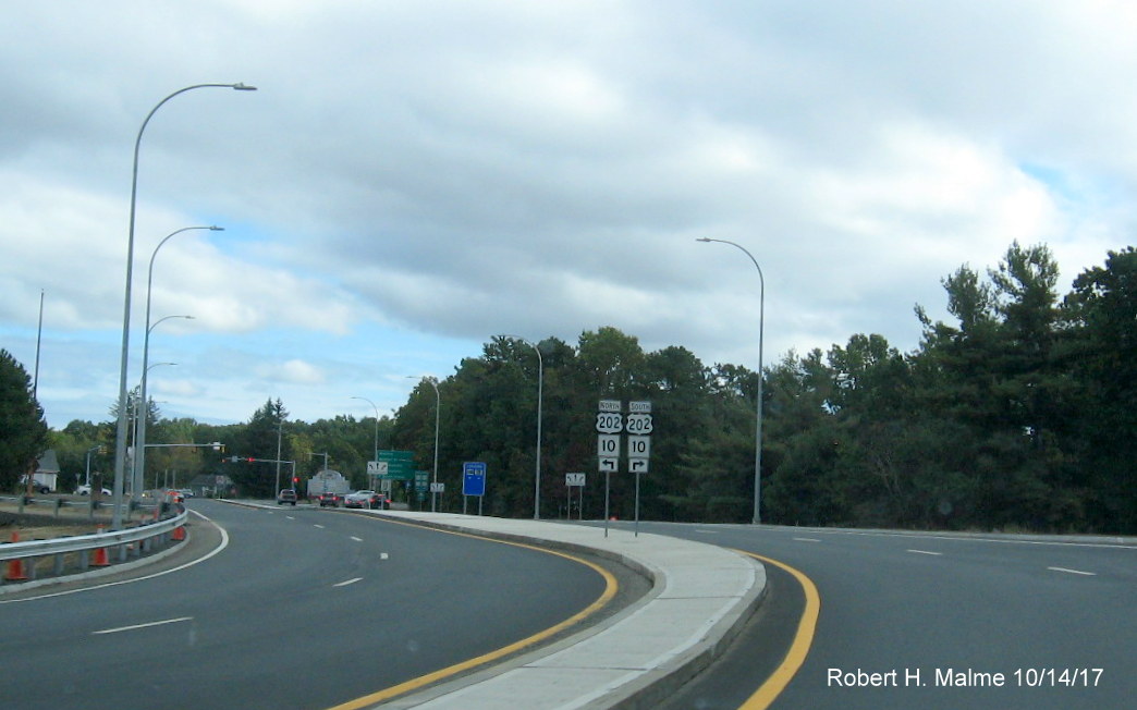 Image of new trailblazers for US 202 and MA 10 on ramp from I-90/Mass Pike in Westfield