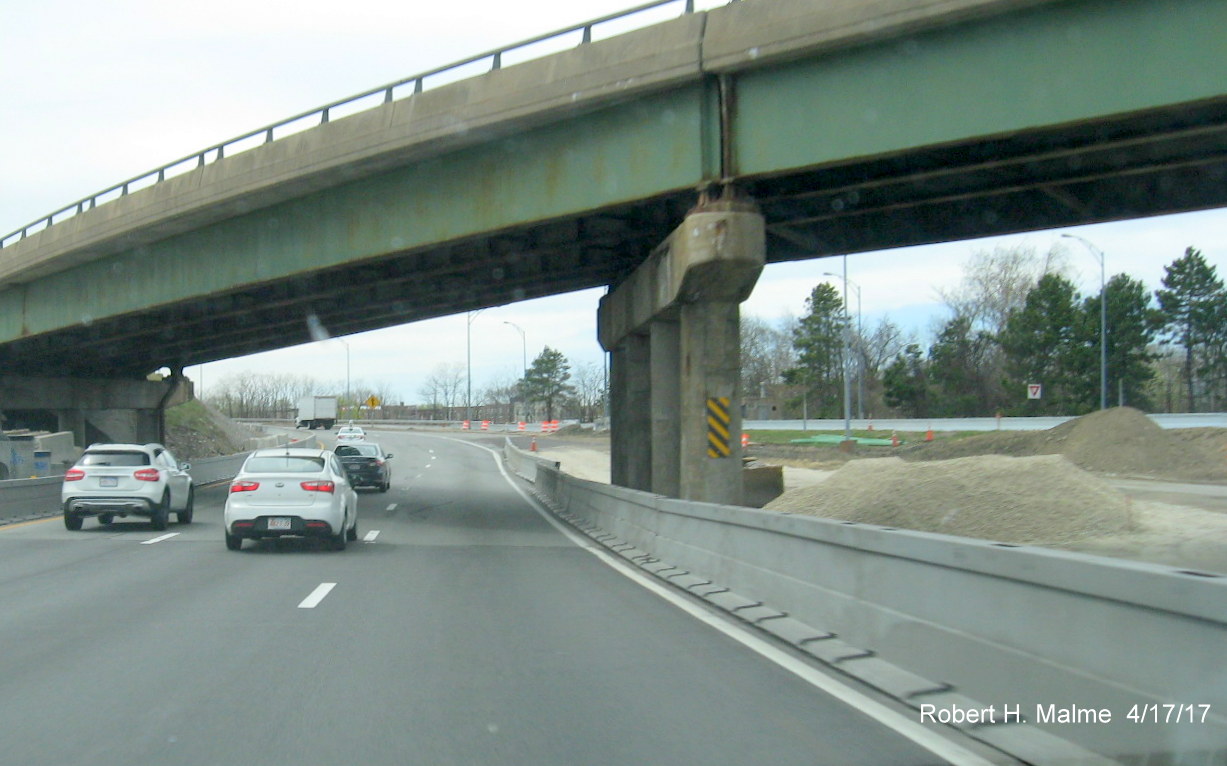Image of I-90/Mass Pike west traffic traveling through Allston-Brighton toll plaza 
