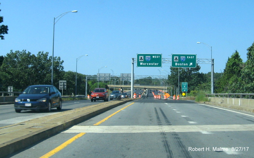 Image taken of existing overhead signs at split of ramps to I-90/Mass Pike from I-95 North in Weston