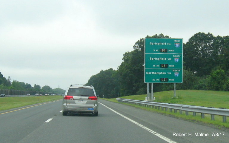 Image of activated real time traffic sign on I-90 West in Wilbraham