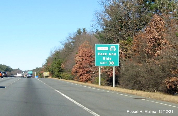 Image of ground mounted Park and Ride auxiliary sign for Dascomb Road exit with new milepost based exit number on I-93 North in Andover, December 2021