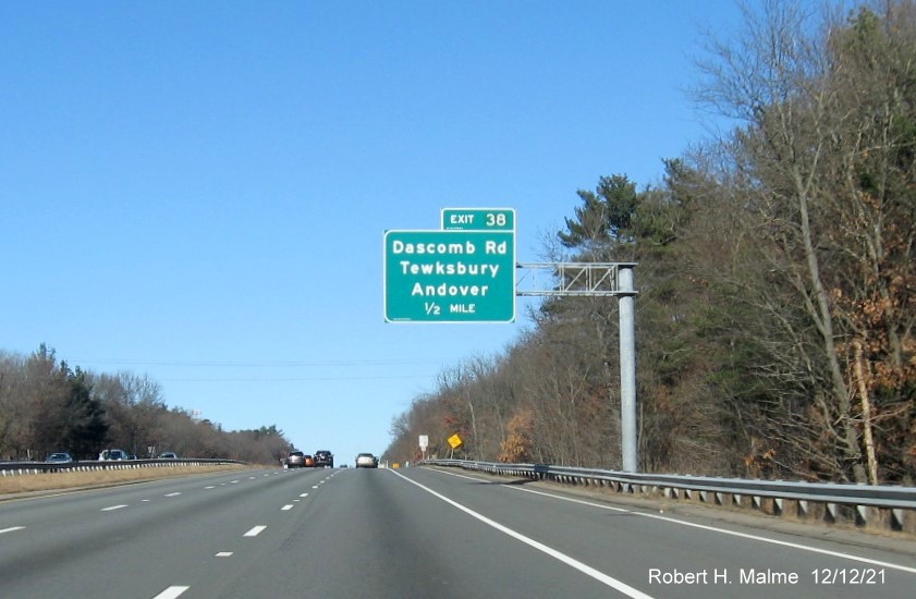 Image of 1/2 Mile advance overhead sign for Dascomb Road exit with new milepost based exit number on I-93 North in Andover, December 2021