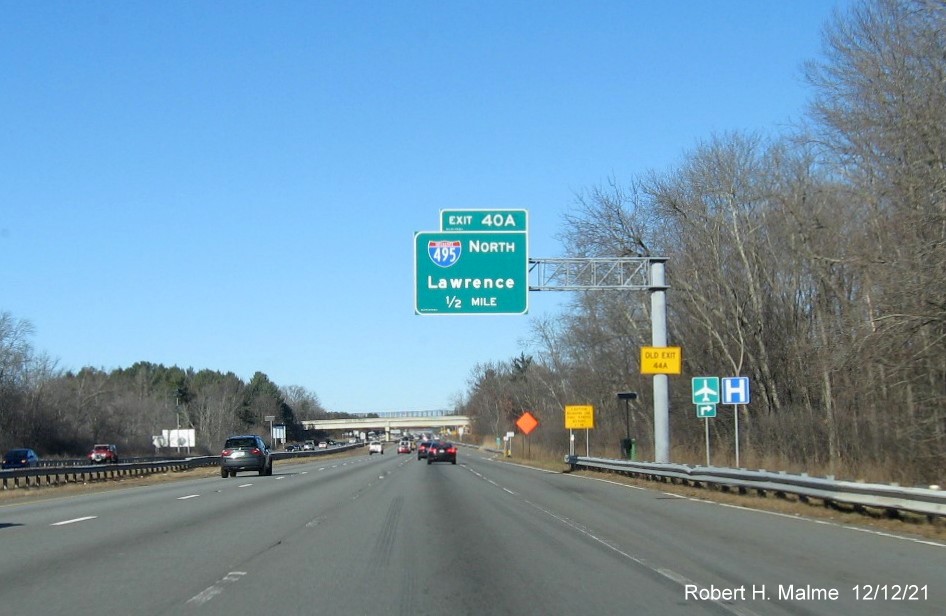 Image of 1/2 Mile advance overhead sign for I-495 North exit with new milepost based exit number and fixed Old Exit 44A sign on support on I-93 North in Andover, December 2021
