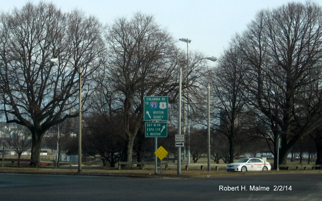 Image of new MA Guide Sign for I-93 on Columbia Rd Rotary in Boston in Feb. 2014