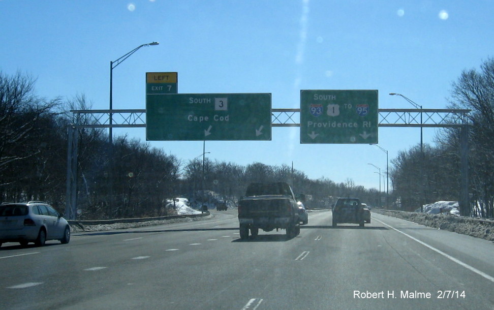 Image of new overhead sign at Braintree Split of I-93 and MA 3 in Feb. 2104