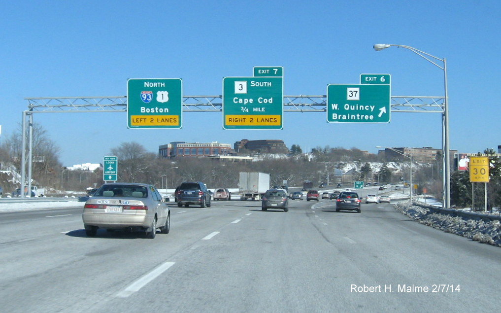 Image of new overhead sign at Exit 6 on I-93/US 1 in Braintree on Feb. 7, 2014