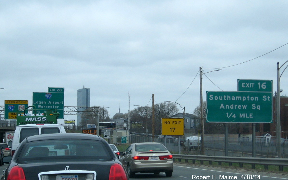 Image of newly placed No Exit auxiliary sign on I-93 North in Boston