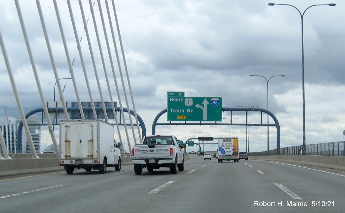Image of 1/4 mile advance sign for US 1/Tobin Bridge exit with new milepost based exit number on I-93 North in Charlestown, May 2021