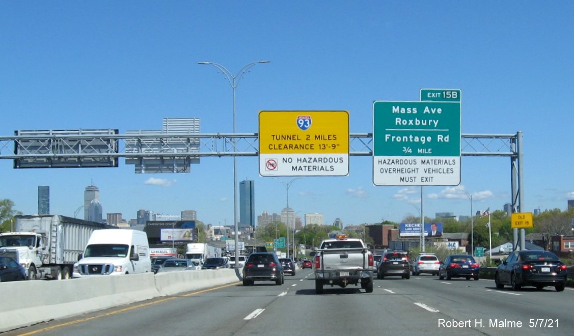 Image of 3/4 Mile advance sign for Mass Ave/Frontage Road exit with new milepost based exit number and yellow Old Exit 18 advisory sign on right support on I-93 North in Dorchester, May 2021
