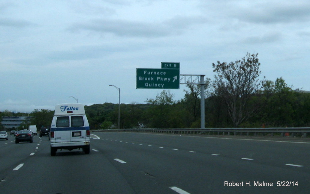 Photo of new Exit 8 overhead sign on I-93 North in Quincy