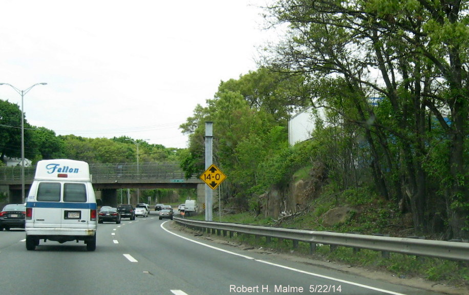 Image of support post for futre off-ramp sign for Exit 9 on i-93 North in Milton