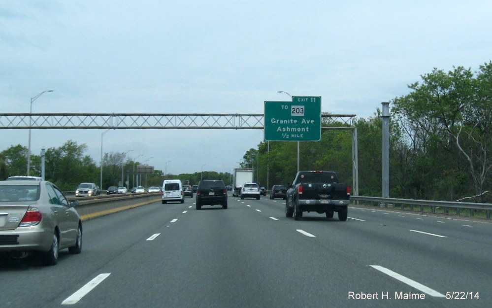 Image of support post for 1/2 mile advance sign for Exit 11 on I-93 North in Milton