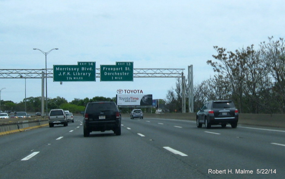 Image of support post for future Exit 11 off-ramp sign on I-93 North in Milton