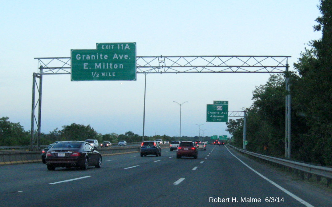 Image of new 1/2 mile advance overhead sign for Exit 11B on I-93 North in Boston
