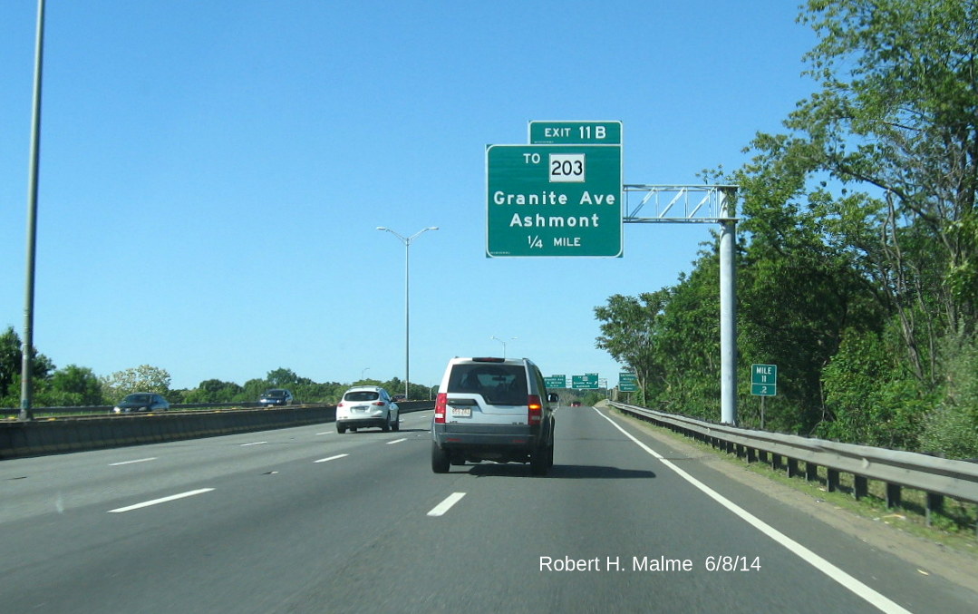 Image of newly placed 1/2 mile advance overhead for Exit 11B on I-93 North in Boston