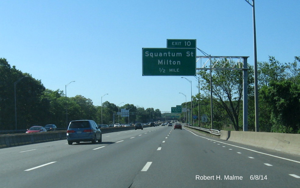 Image of newly placed 1/2 mile advance sign for Exit 10 on I-93 South in Milton
