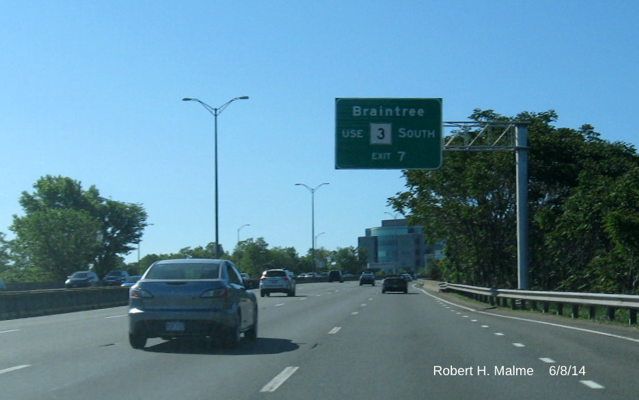Image of new overhead auxiliary sign for Braintree traffic on I-93 South in Quincy