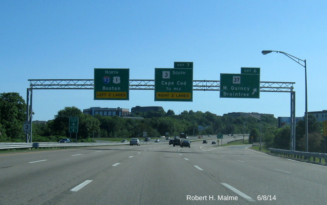 Updated image of overhead signs for Exit 7 on I-93 North in Braintree showing added North MA 3 trailblazer sign