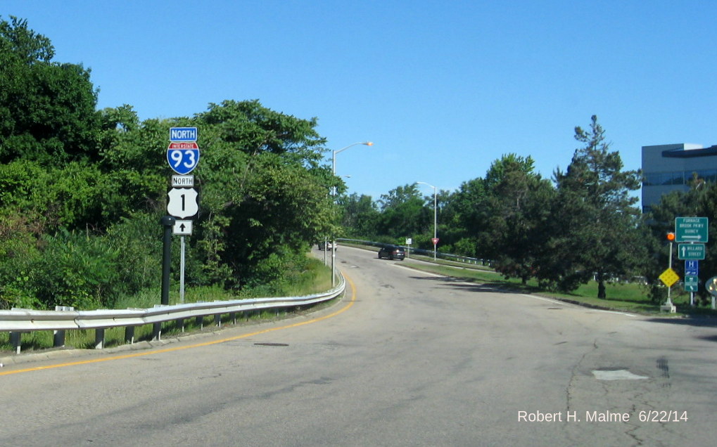 Image of newly installed I-93/US 1 North trailblazer along Furnace Brook Parkway in Quincy