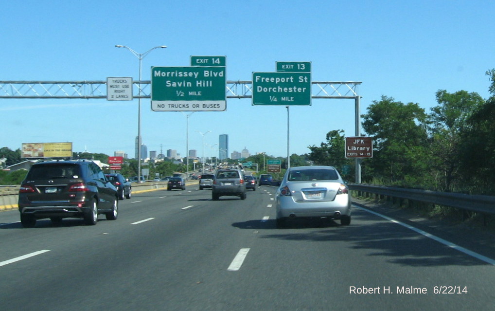 Image of new overhead advance signs for Exits 13 and 14 on I-93 North in Boston