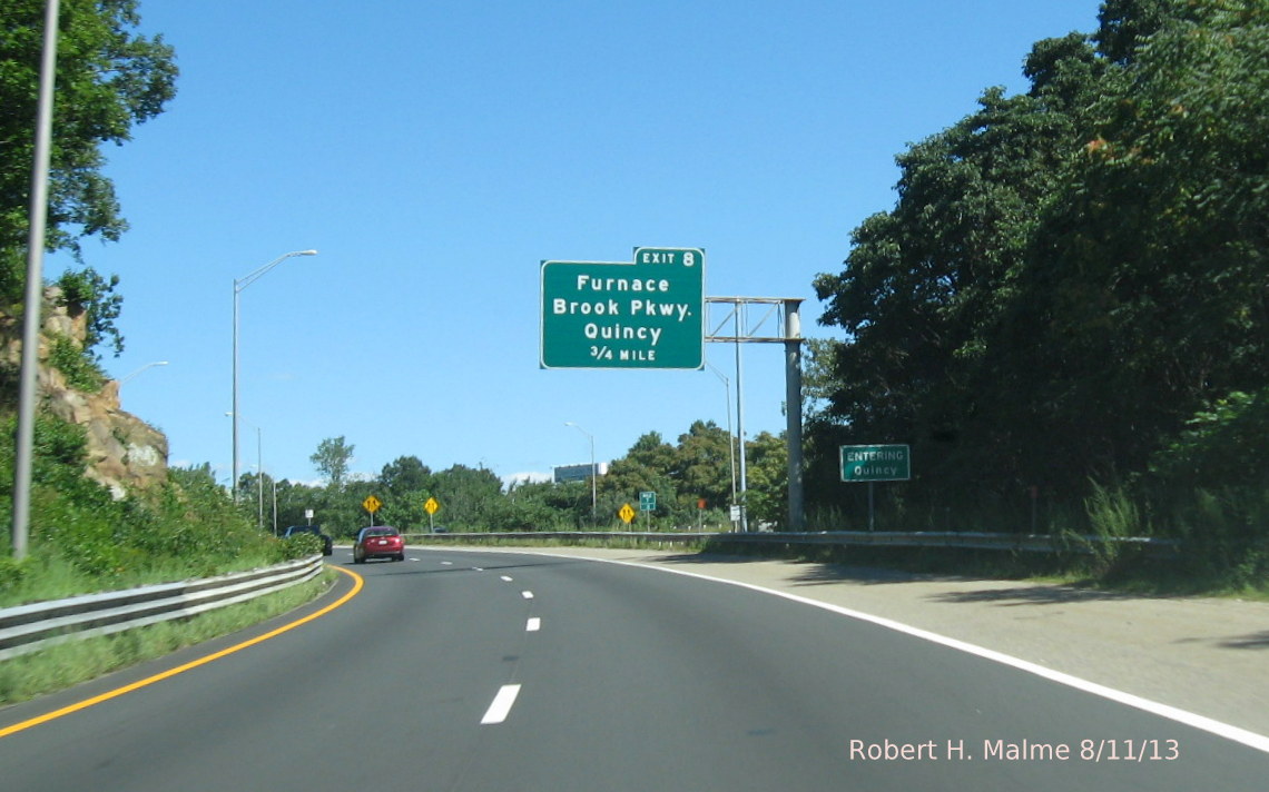 Photo of new Quincy town line sign and to be replaced Exit 8 sign on I-93 North in Braintree