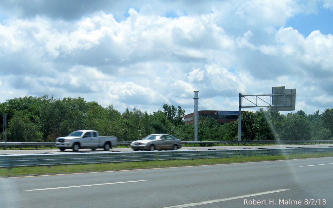 Photo of new overhead sign support post installed on I-93 North in Braintree