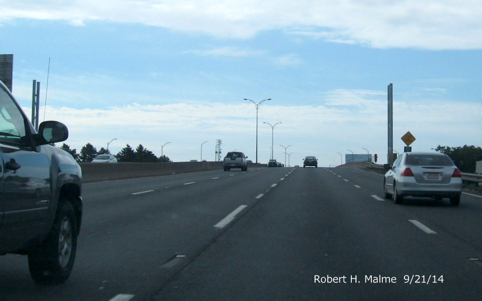 Image of overhead sign support structure near Columbia Road on I-93 South in Boston