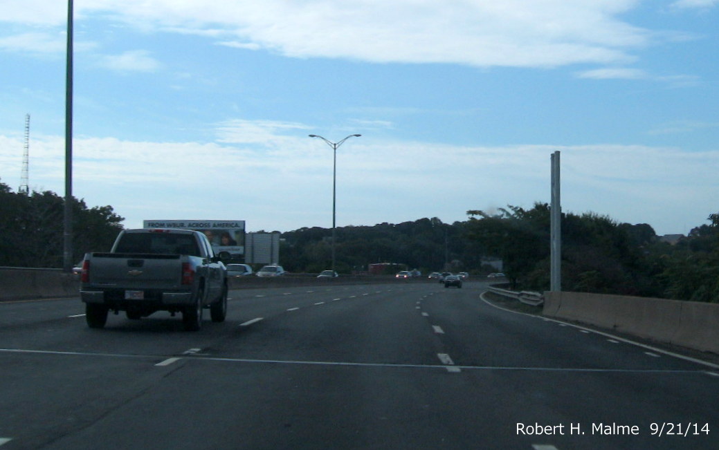 Image of overhead sign support on I-93 South beyond Columbia Road in Boston