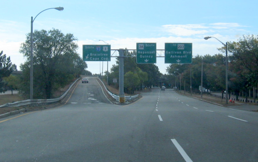 Image of new overhead signage for I-93 South on Morrissey Blvd in Dorchester