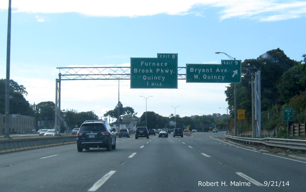 Image of support pole for future overhead exit signs at Exit 9 on I-93 South in Milton