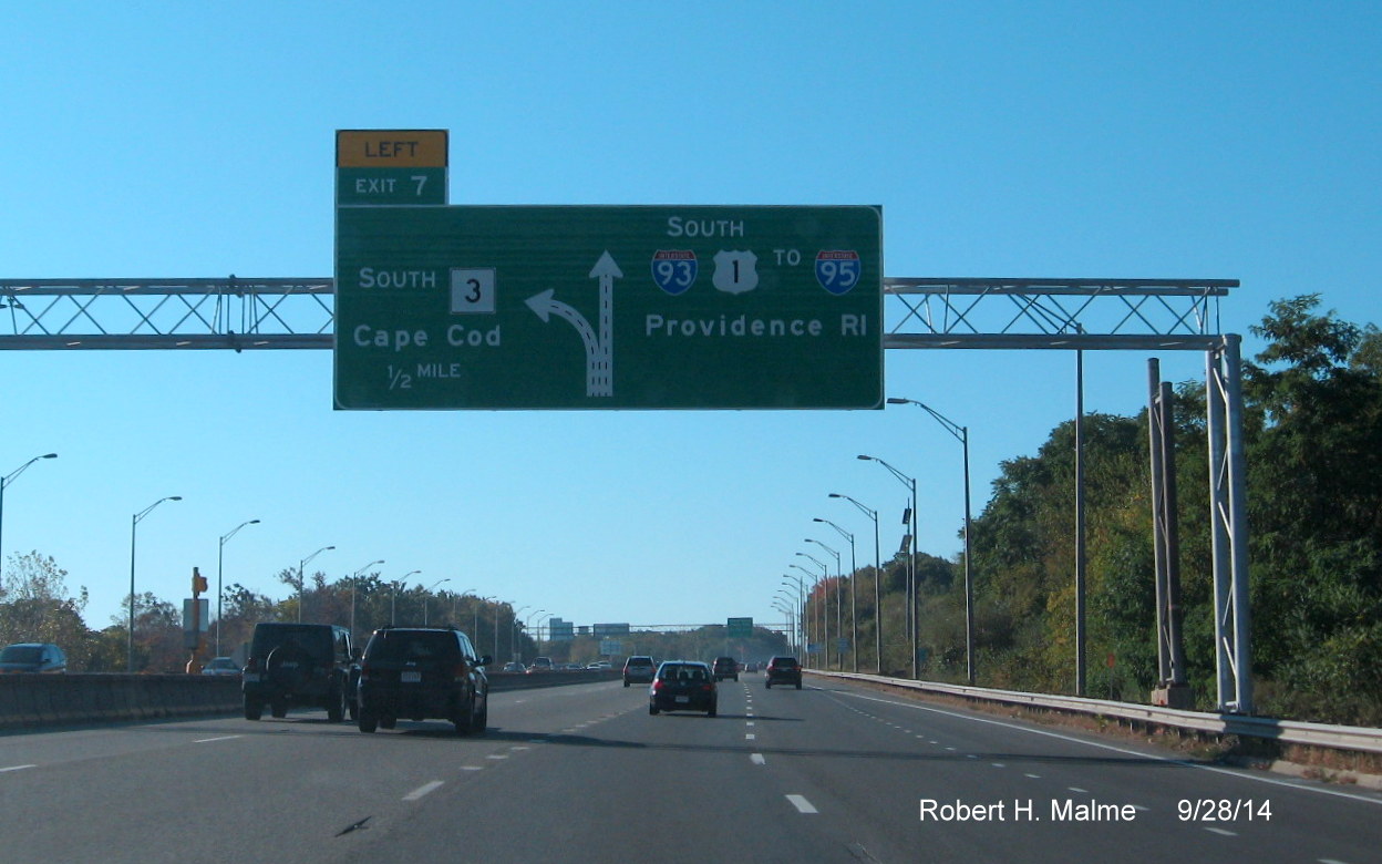 Image of newly placed 1/2 mile advance overhead sign for I-93 South Exit 7 in Quincy