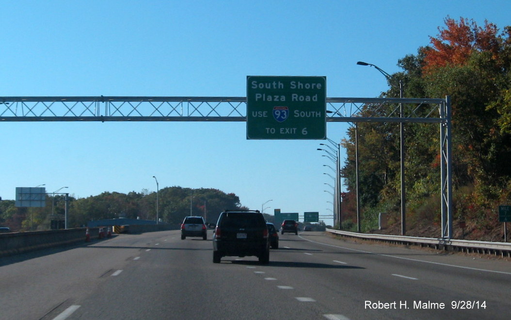 Image of newly placed auxiliary sign for South Shore Plaza on I-93 South in Quincy