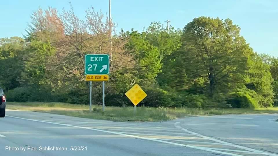 Image of gore sign for Montvale Avenue exit with new milepost based exit number and yellow Old Exit 36 sign attached below on I-93 South in Woburn, by Paul Schlichtman, May 2021