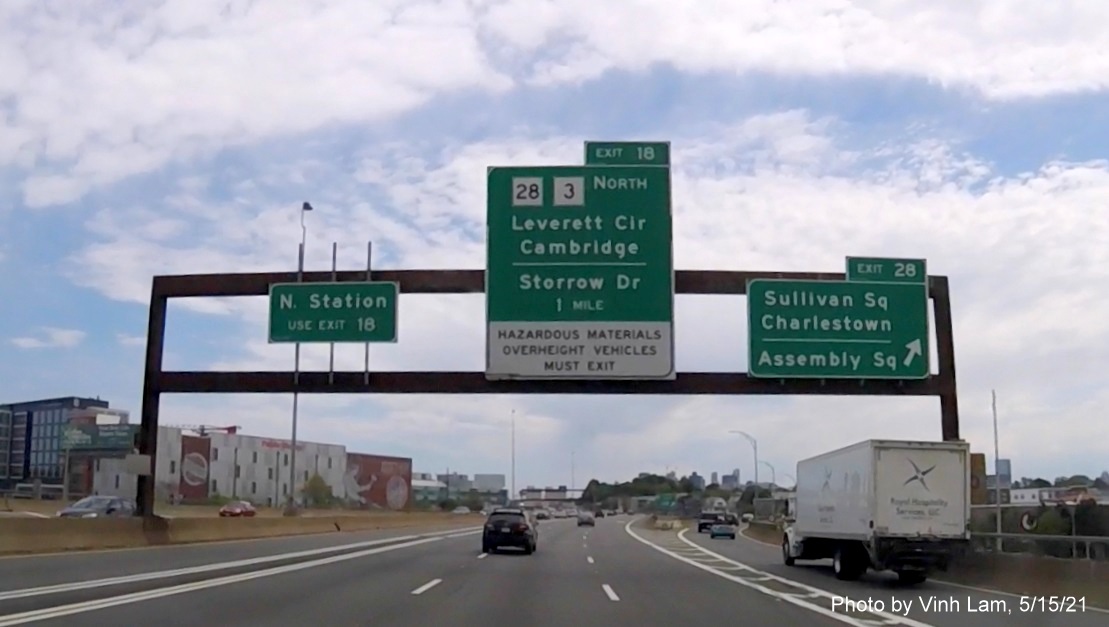 Image of 1 mile advance sign for MA 28/MA 3/Storrow Drive exit with new milepost based exit number on I-93 South in Somerville, by Vinh Lam, May 2021